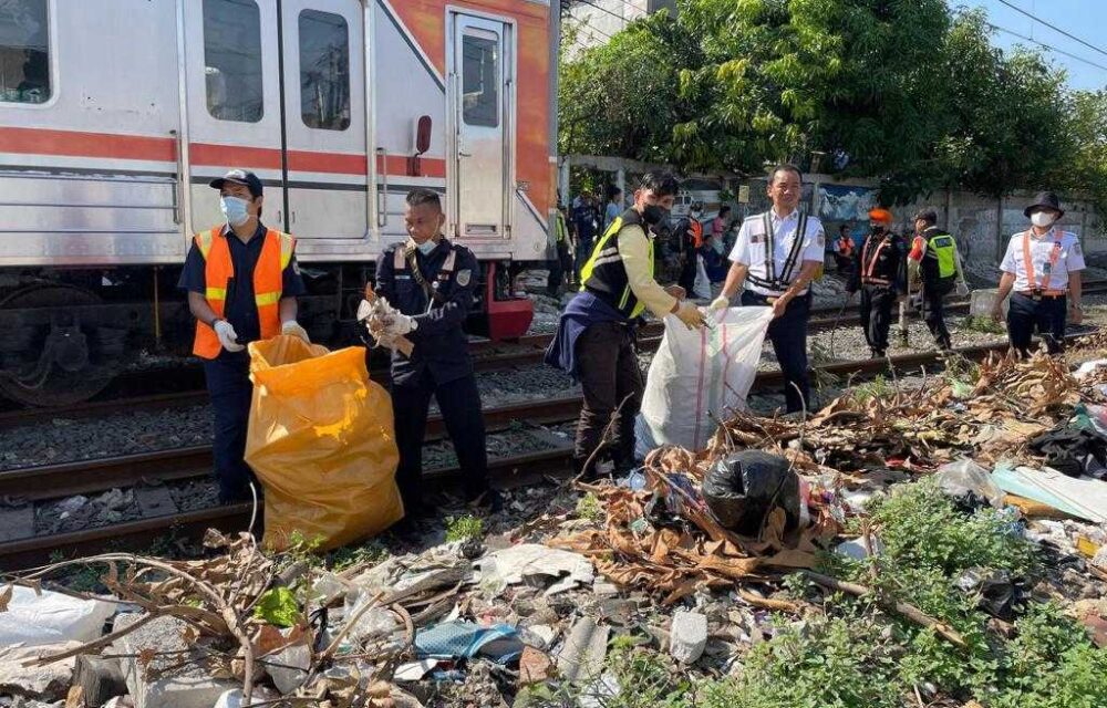 Komitmen Keselamatan Daop 1 Jakarta Tertibkan Puluhan Bangunan Liar Wilayah Pasar Senen Di Operasi Bersih Lintas
