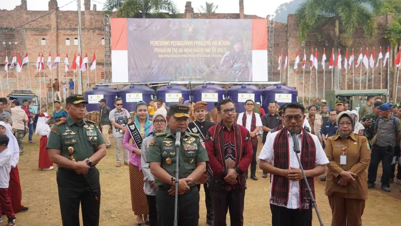 Ribuan Warga Sambut Ceria KASAD Jendral Dudung Resmikan Fasilitas Air Bersih