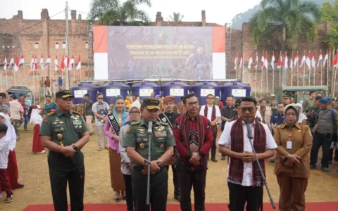 Ribuan Warga Sambut Ceria KASAD Jendral Dudung Resmikan Fasilitas Air Bersih