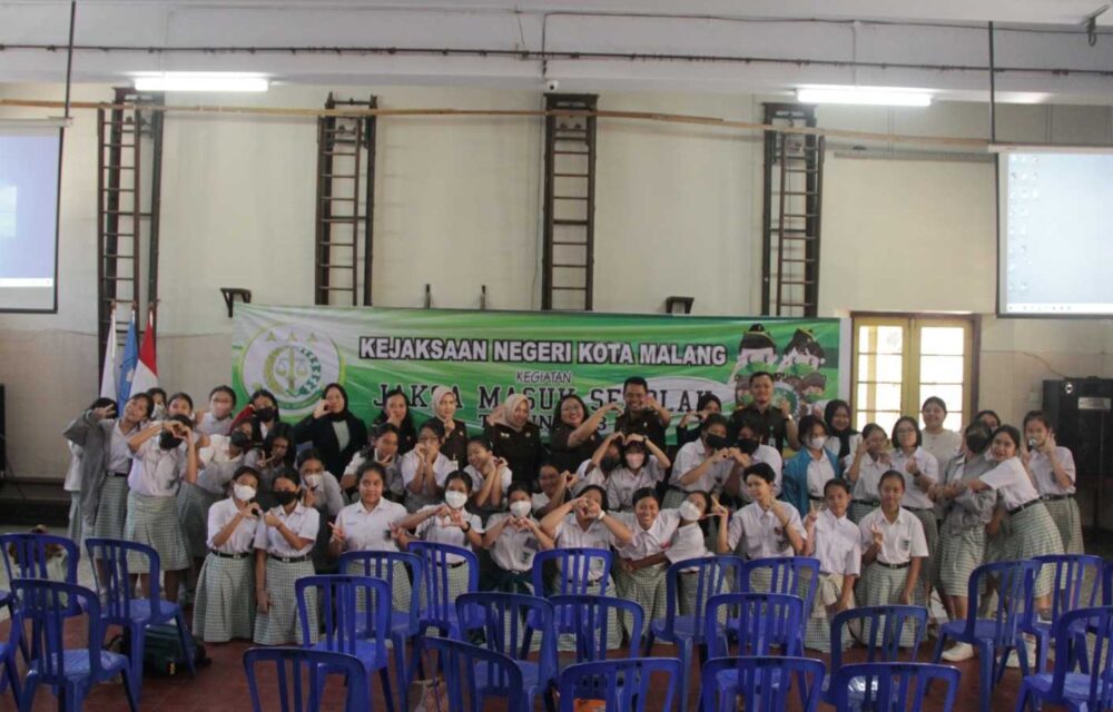 Jaksa Masuk Sekolah Di Smp Katolik Cor Jesu Malang