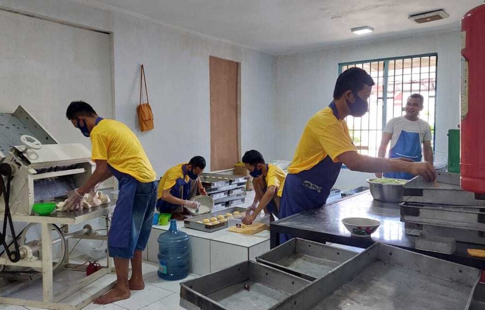 Istimewa, Warga Binaan Lapas Bekasi Produksi Roti Lezat