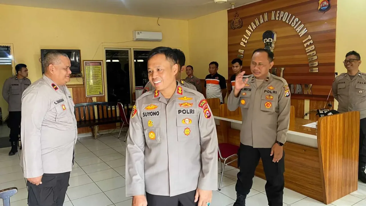 Tingkatkan Pelayanan, Kapolres Lebak Tinjau Pelayanan SPKT Polres Lebak