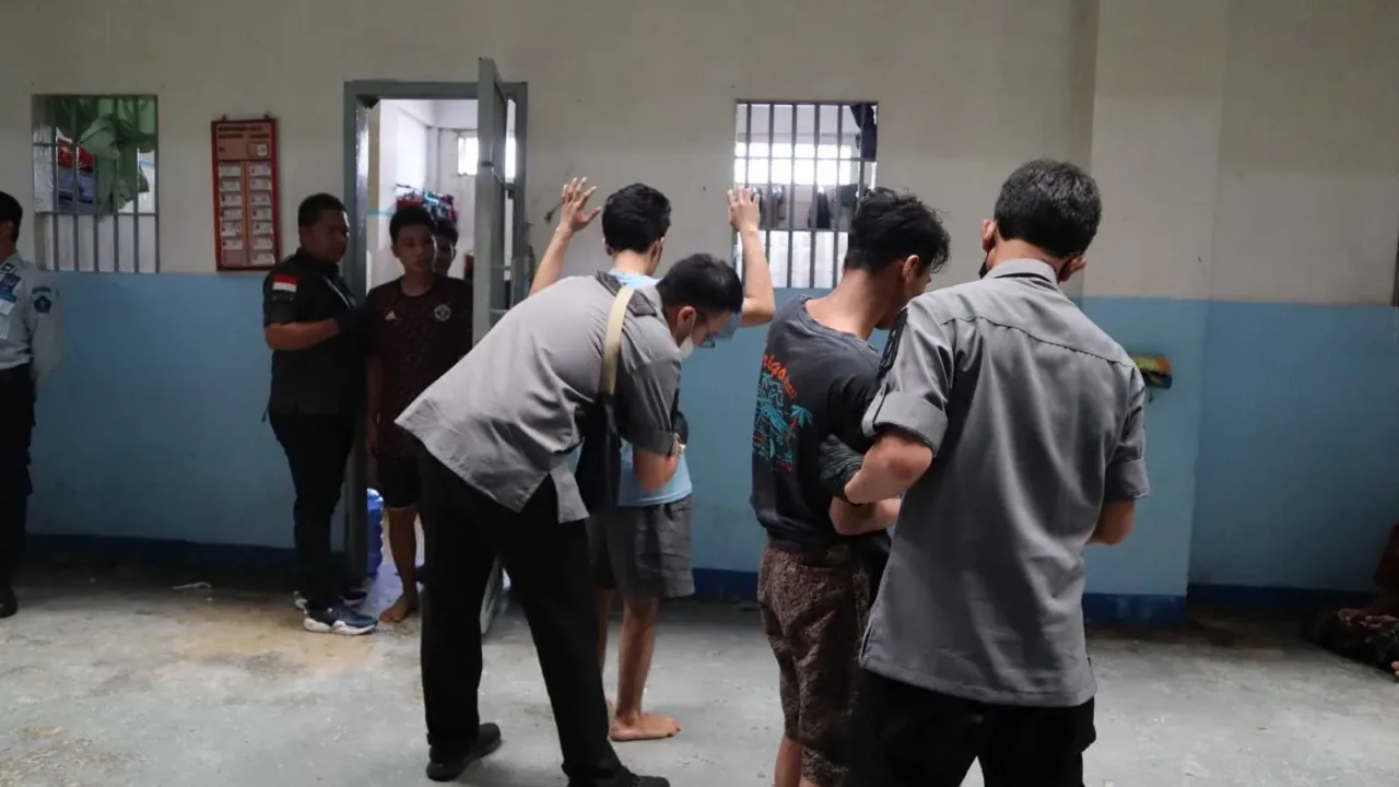 Lapas Kelas IIA Bekasi Gelar Penggeledahan Blok Kamar Hunian Warga Binaan