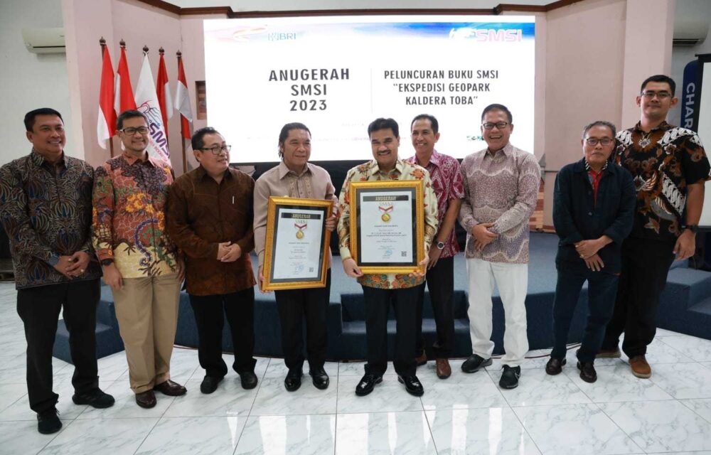 Berkontribusi Atas Pembangunan Pers, Pj Gubernur Banten Al Muktabar Raih Anugerah Sahabat Pers Smsi