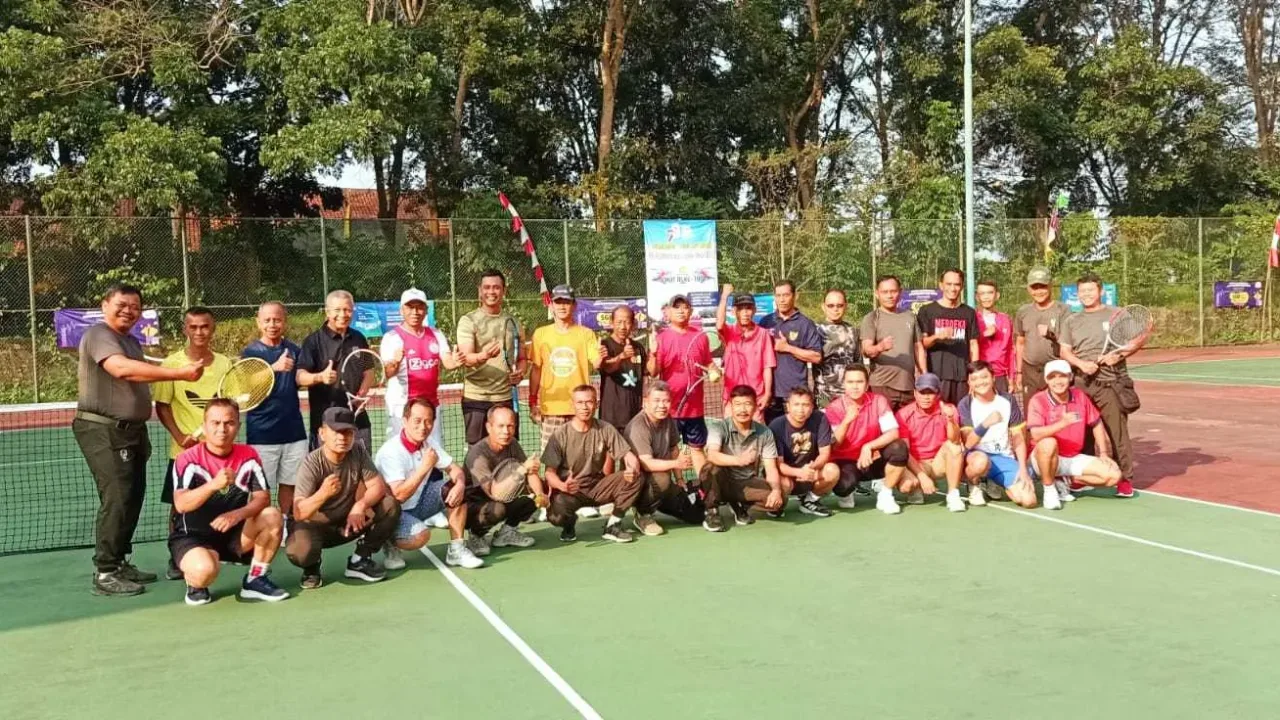 Menyambut Hari Kemerdekaan Republik Indonesia ke-78, Kodim 0603/Lebak menggelar Turnamen Tenis Lapangan Piala Dandim…