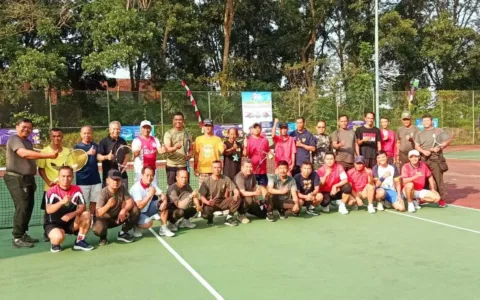 Menyambut Hari Kemerdekaan Republik Indonesia ke-78, Kodim 0603/Lebak menggelar Turnamen Tenis Lapangan Piala Dandim…