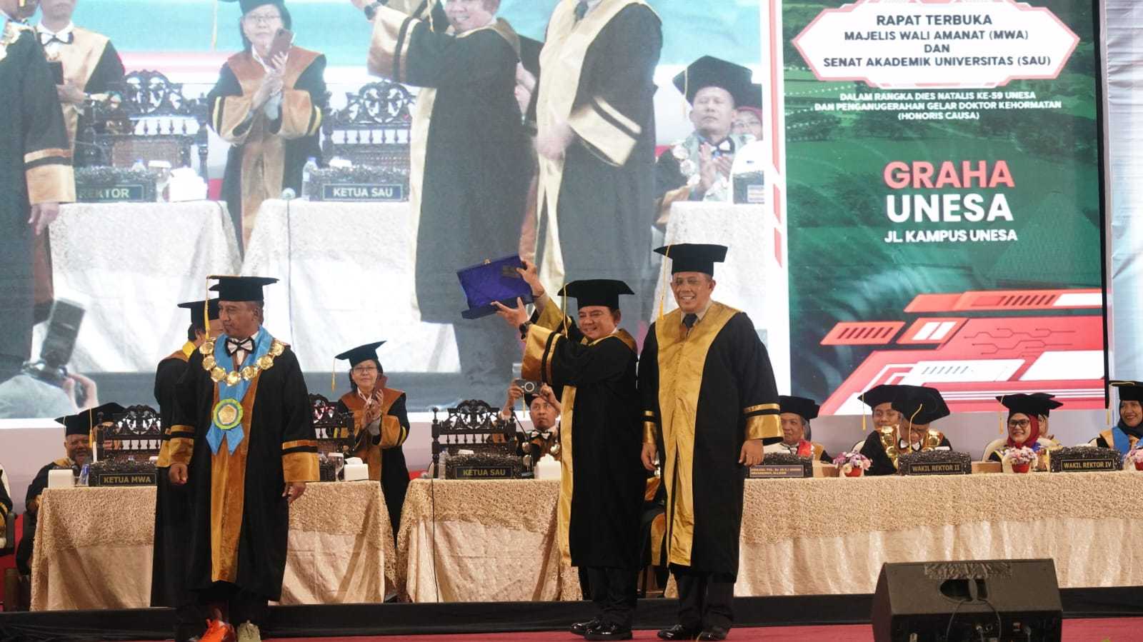 Mantul, Sekjen Kemenkumham Terima Gelar Doktor Honoris Causa Dari Unesa