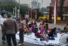 Gawat, Sambil Gendong Anak Warga Lebak Gruduk Mabes Polri Terkait Masalah Tanah