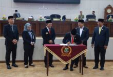 Pj Gubernur Al Muktabar Hadiri Paripurna Paw Anggota Dprd Provinsi Banten