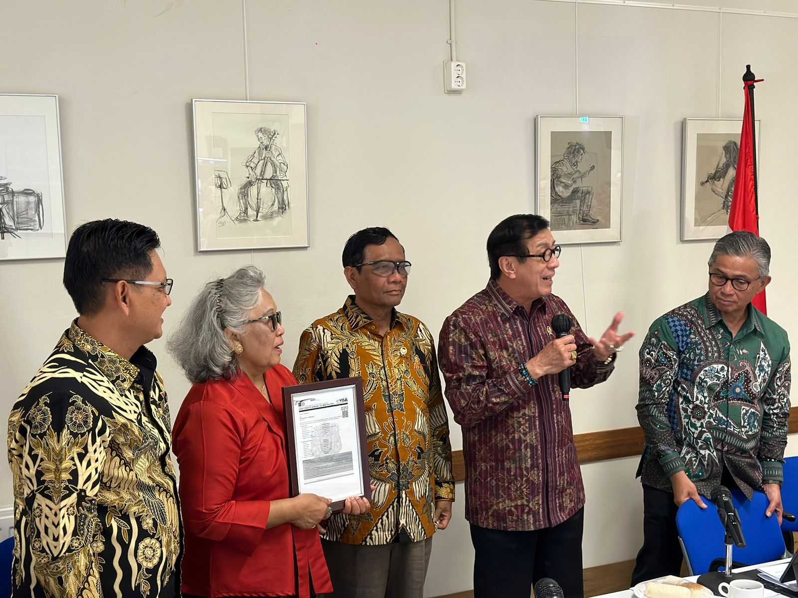 Menkumham Ri Dan Menkopolhukam Temui Eks Mahid Di Belanda