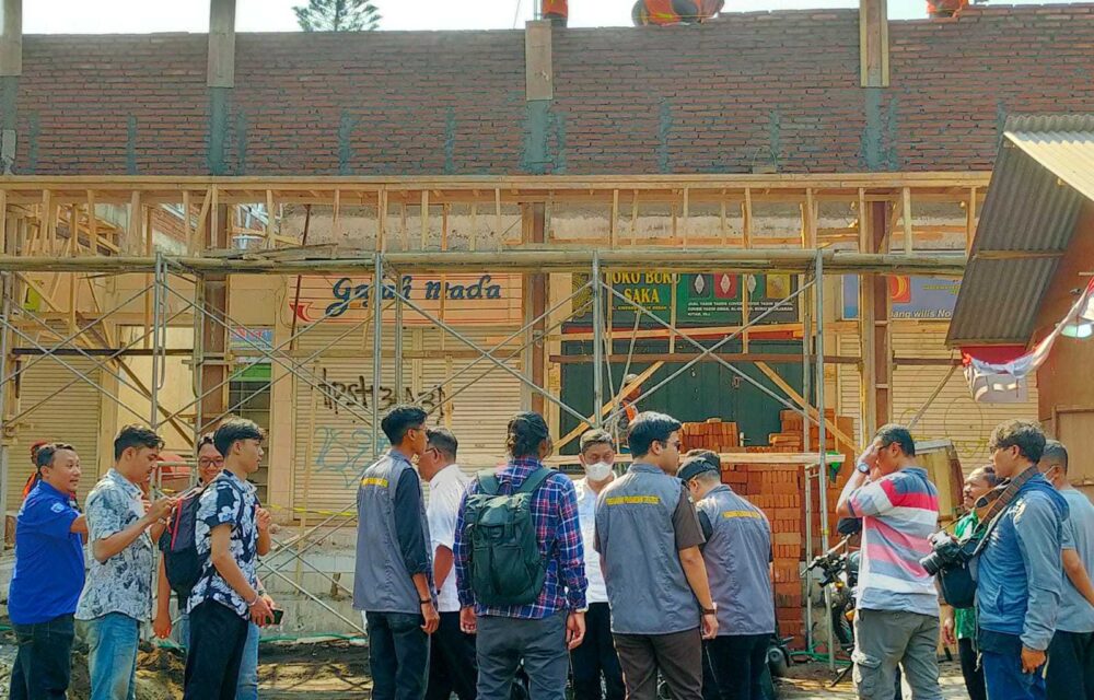 Kepala Seksi Intelijen Kejaksaan Negeri Kota Malang Tinjau Revitalisasi Pasar Buku Wilis