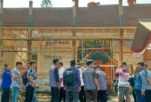 Kepala Seksi Intelijen Kejaksaan Negeri Kota Malang Tinjau Revitalisasi Pasar Buku Wilis