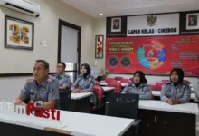 Kalapas Cirebon dan Jajaran Hadiri Pembekalan Calon Purnabakti Kumham RI 2023 Via Zoom