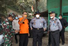 Kemenkumham Jabar Salurkan Bantuan Bagi Petugas Damkar Di Tpa Sarimukti
