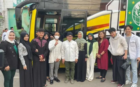 Teh Camel Bersama Cak Imin dan Rombongan Lakukan Ziarah