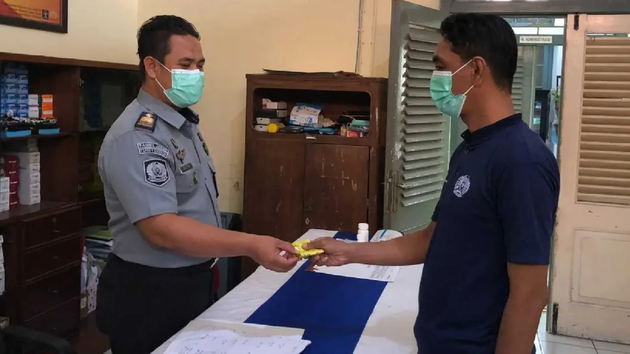 Tingkatkan Pelayanan, Klinik Lapas Cirebon Periksa Kesehatan Para Warga Binaan