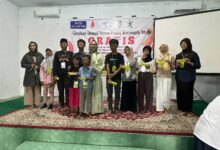 Atasi Masalah Anak, Camellia Panduwinata Bagikan Jutaan Kacamata Gratis Bersama Mgi