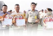 Kepala Kantah Jakpus Berikan Reward Kepada Pegawai Terbaik