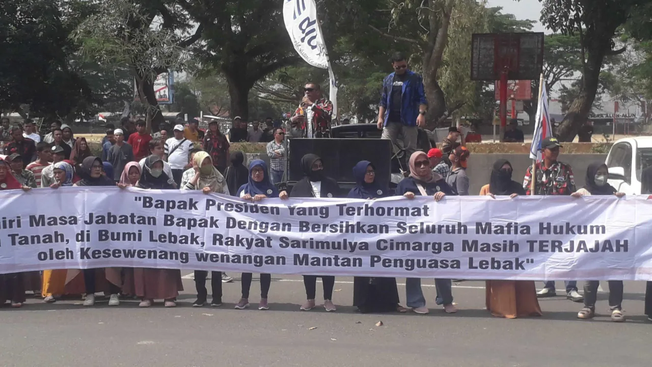 Gawat, Ratusan Massa Desak Penguasa Lebak Lengser