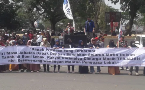 Gawat, Ratusan Massa Desak Penguasa Lebak Lengser