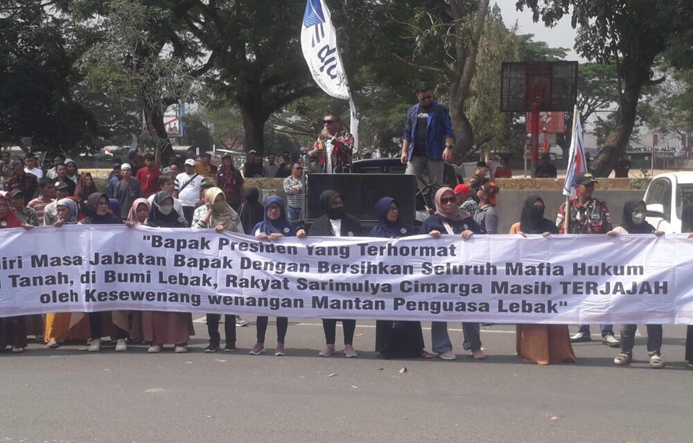 Gawat, Ratusan Massa Desak Penguasa Lebak Lengser