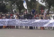 Gawat, Ratusan Massa Desak Penguasa Lebak Lengser