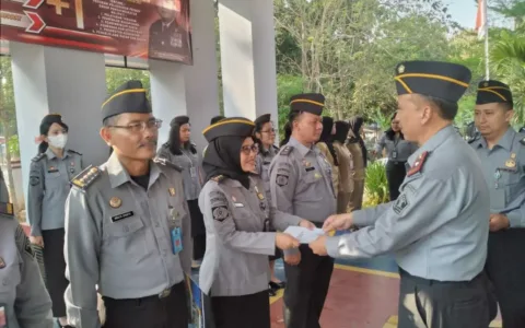 Apel Pagi dirangkaikan dengan Kenaikan Pangkat Setingkat Lebih Tinggi 4 Pegawai Bapas Subang