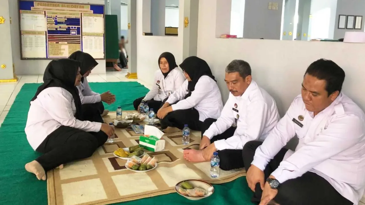 Pegawai dan WBP Lapas Kelas I Cirebon Gelar Pasbi SIHANI