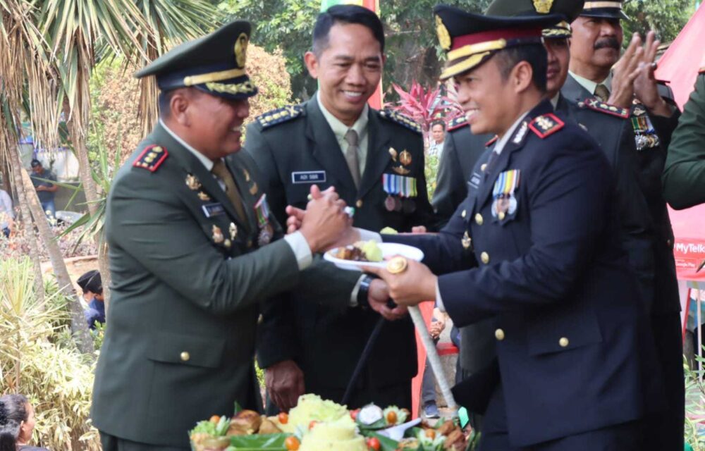 Hut Tni Ke-78, Kapolres Lebak Berikan Kejutan Dan Ucapan Ke Jajaran Tni