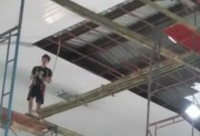 Miris, Pekerja Proyek Rehab Gedung Gp Tak Memakai Apd Saat Pasang Plafon