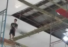 Miris, Pekerja Proyek Rehab Gedung GP Tak Memakai APD Saat Pasang Plafon