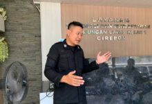 Petugas Lapas Cirebon Sosialisasikan Anti-Gratifikasi Pada Pengunjung