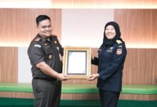 Pulihkan Duit Negara 800 Miliar, Kejari Jakbar Terima Penghargaan Dari Kemenkeu