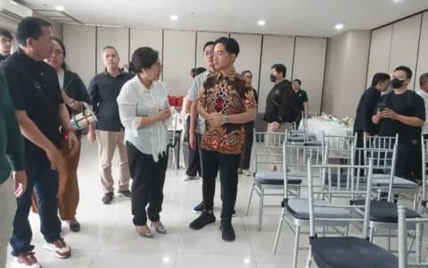 Roy Maningkas Meninggal Dunia, Gibran dan Erick Thohir Datangi Rumah Duka