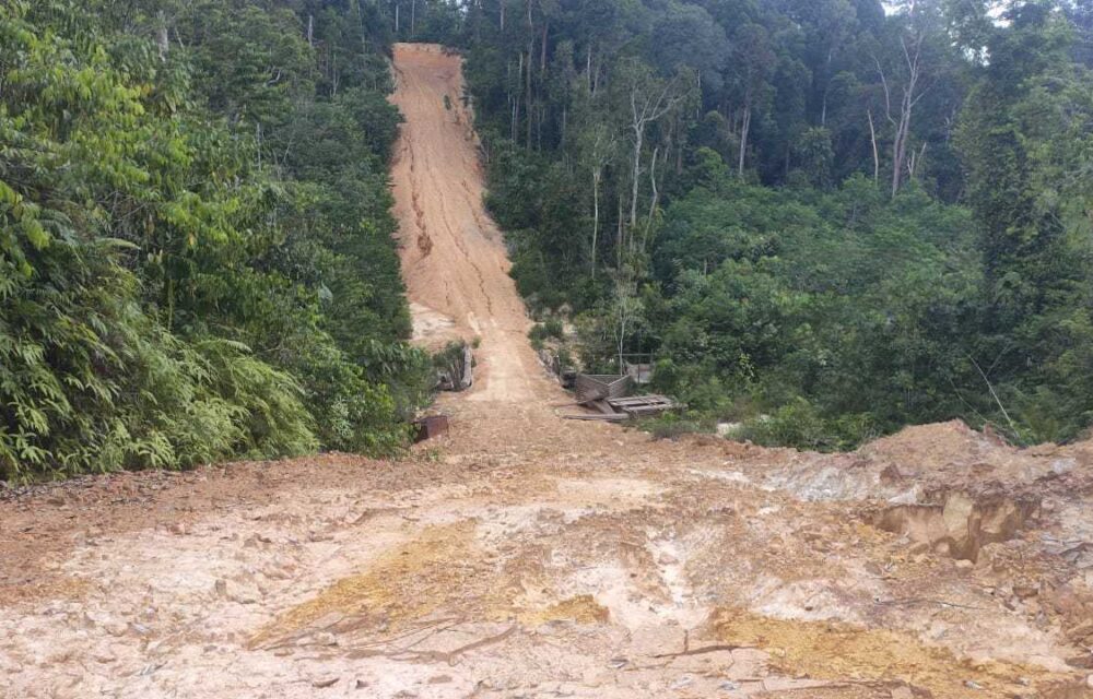 Miris, Jalan Hibah Warga Di Lahei Dibiarkan Rusak Dan Dijadikan Jalur Pipa Kondensat