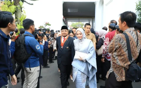 Presiden Jokowi Widodo Berikan Bintang Mahaputra Kepada Mentri Agama Yaqut Cholil Qoumas