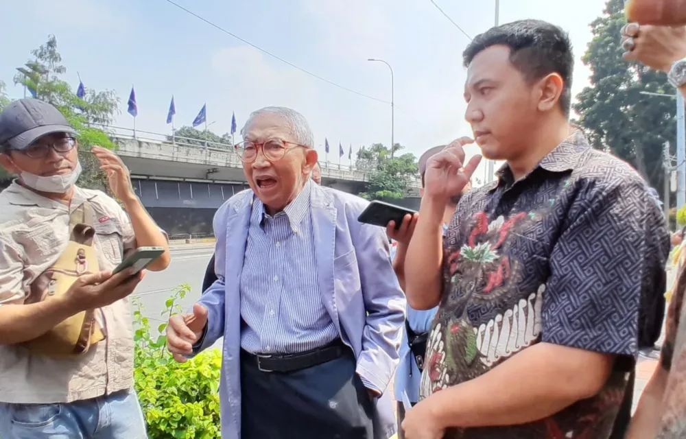 Ma Perintahkan Yayasan Trisakti Versi Nadiem Harus Keluar Dari Kampus