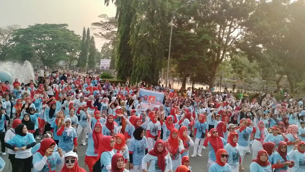 Emak-emak RJBBP Ikuti Senam Gemoy Sambil Bagikan Stiker Andra – Dimyati