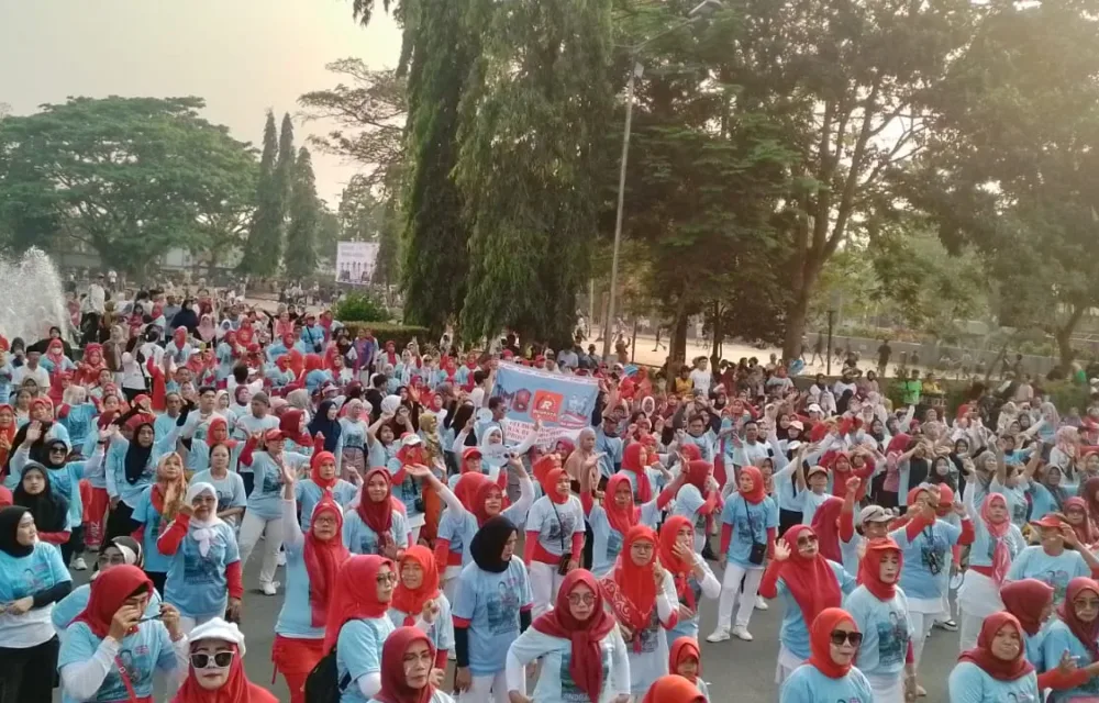 Emak-Emak Rjbbp Ikuti Senam Gemoy Sambil Bagikan Stiker Andra - Dimyati