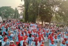 Emak-Emak Rjbbp Ikuti Senam Gemoy Sambil Bagikan Stiker Andra - Dimyati