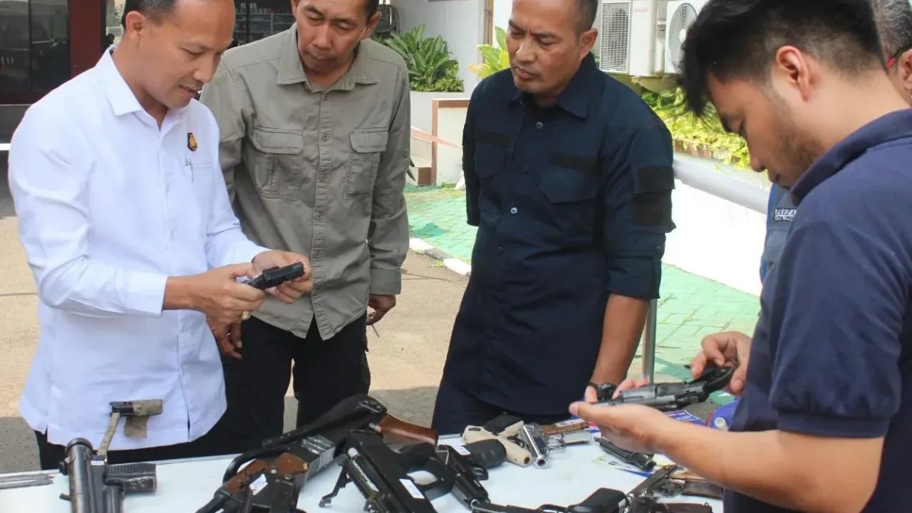 Kejari Jakarta Barat Verifikasi Barang Bukti Perkara Teroris Untuk Dimusnahkan