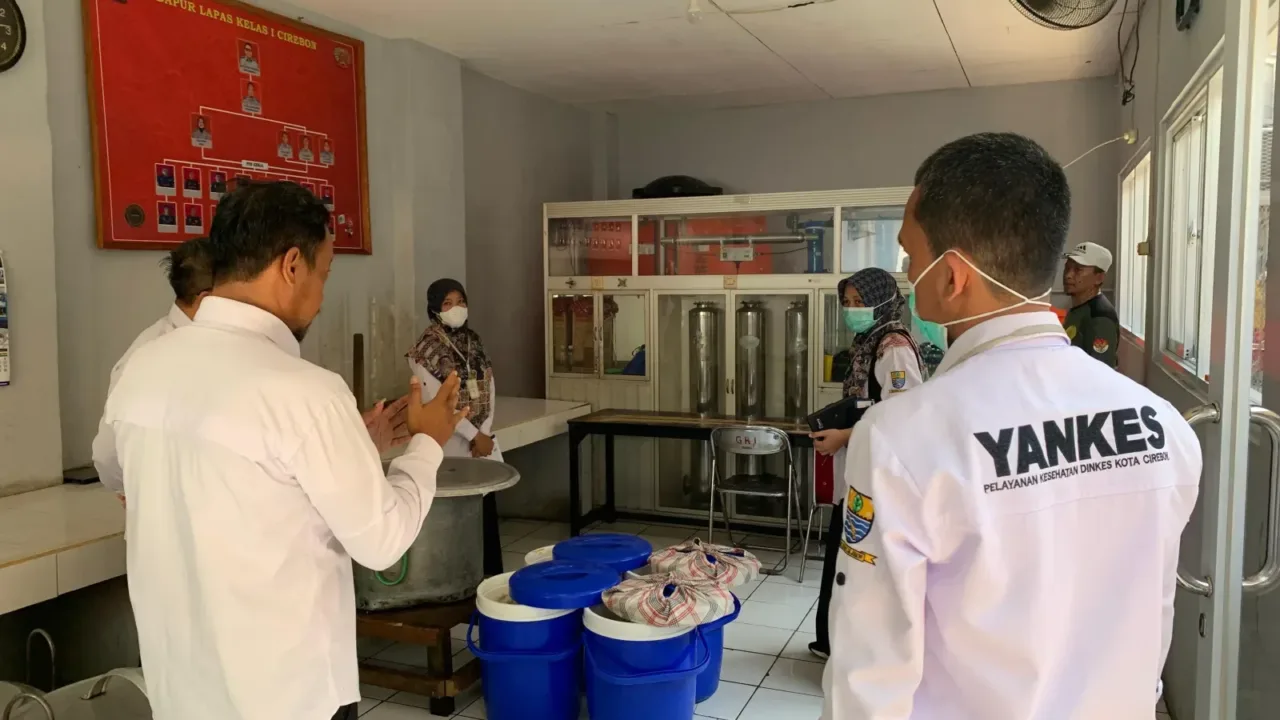Komitmen Pelayanan Terbaik, Lapas Cirebon Perpanjang Sertifikat LHD oleh Dinkes Kota Cirebon