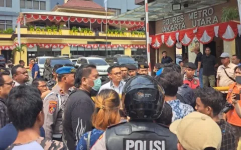 Aksi Demonstrasi Aktivis Mahasiswa di Polres Jakarta Utara Berujung Bentrok, Ada Apa?
