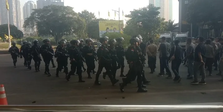 Golkar Mencekam Gelar Rapat Pleno Siang Ini , Halaman Kantor Di Penuhi Petugas Keamanan