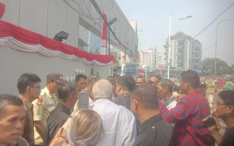 Arogan...! Yayasan Trisakti Versi Nadiem Makarim Kerahkan Satpam Bubarkan Wartawan Saat Liputan