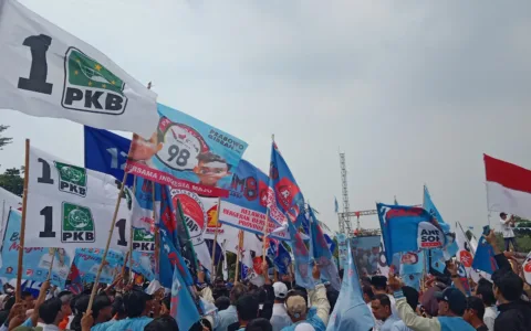 Bareng Ribuan Massa Pendukung Andra – Dimyati, Relawan Jokowi Prabowo Konvoi Kawal Daftar ke KPU