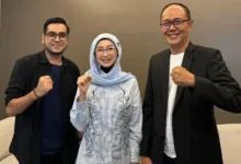 Pasangn Bacalon Wali Kota Sukabumi Ayep Zaki – Bobby Maulana Bertemu Artis Cantik Desy Ratnasari