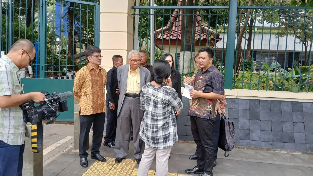 Tak Mau Patuhi Putusan MA Kasus Yayasan Trisakti, Nadiem Makarim Mirip Preman