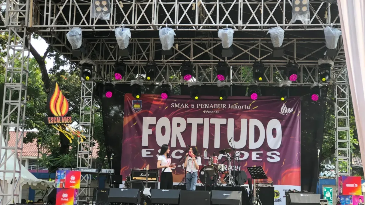 SMAK 5 PENABUR Jakarta Laksanakan Kegiatan Escalades Fortitudo