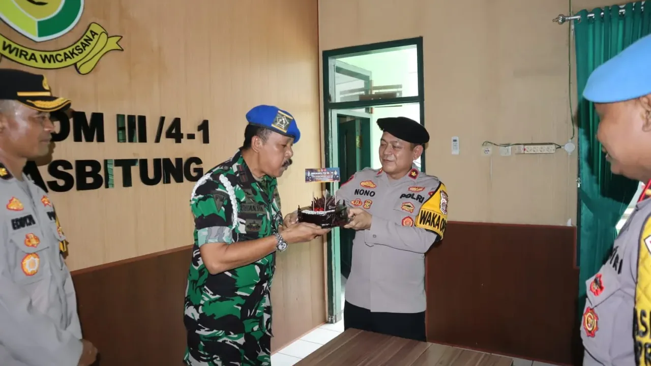 Polisi Gruduk Denpom III/4-1 Lebak, Beri Ucapan HUT ke 79 TNI